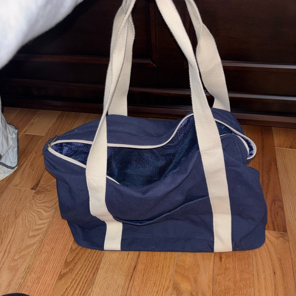 Ingrid & Isabel Navy and Cream Mama Bag - Picture 4 of 5